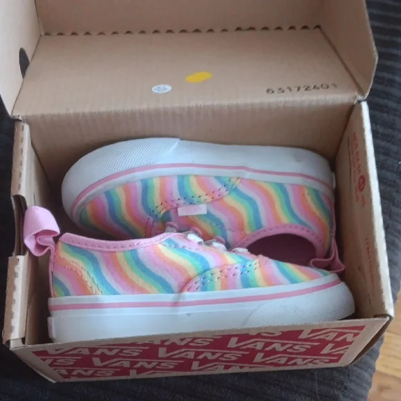 Vans Kids Rainbow Stripe Sneakers Toddler 5 1/2 NWT - Picture 6 of 7